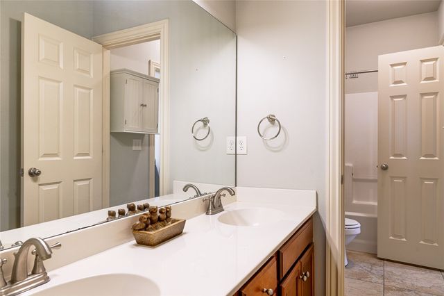 1540 Coopers Cove Cove, Fayetteville, AR 72701