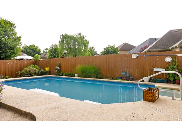 1540 Coopers Cove Cove, Fayetteville, AR 72701