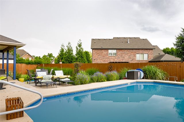 1540 Coopers Cove Cove, Fayetteville, AR 72701