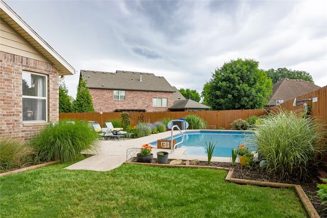 1540 Coopers Cove Cove, Fayetteville, AR 72701