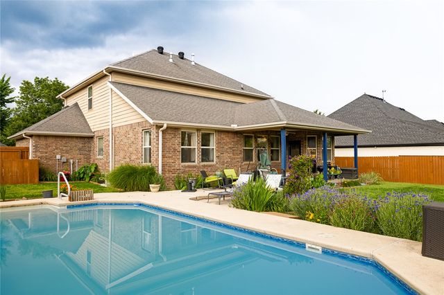 1540 Coopers Cove Cove, Fayetteville, AR 72701