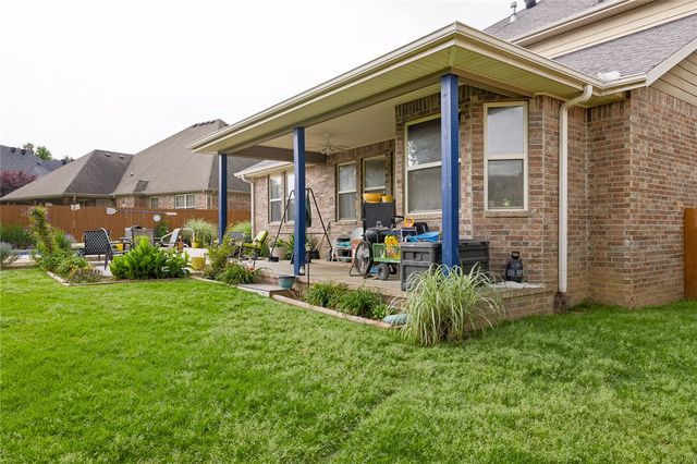1540 Coopers Cove Cove, Fayetteville, AR 72701