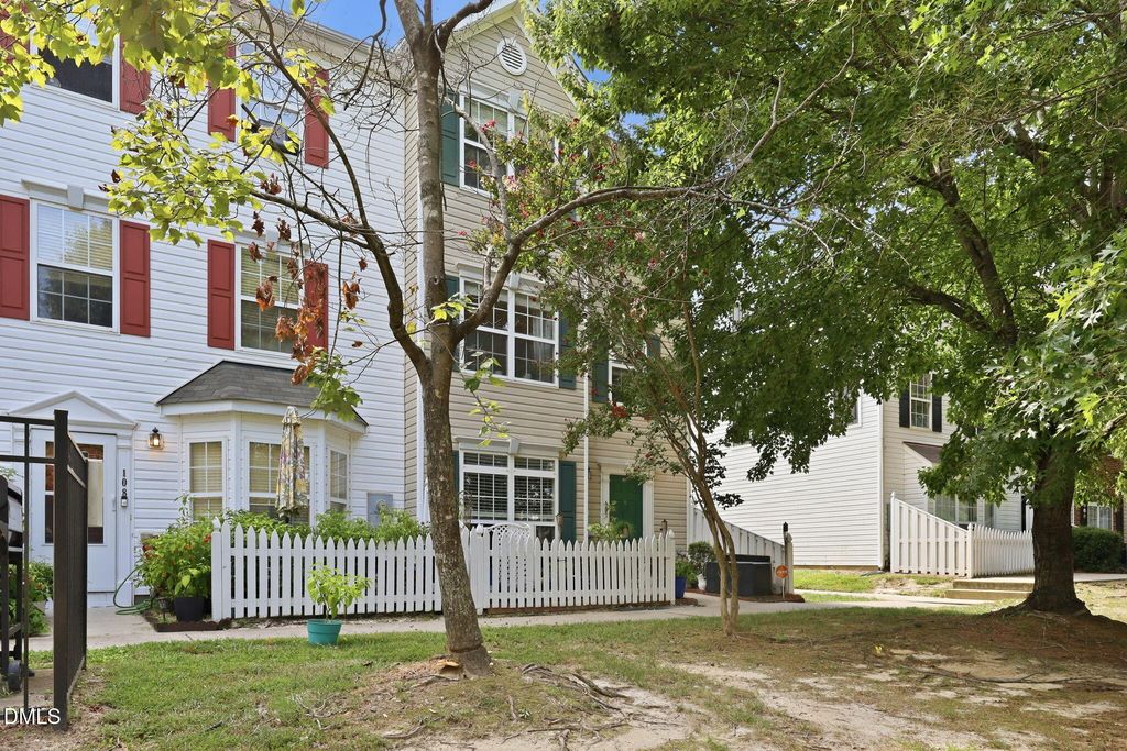 8640 Neuse Landing Lane 107, Raleigh, NC 27616
