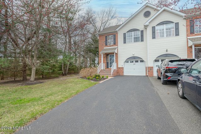 128 Heron Court, Manalapan, NJ 07726
