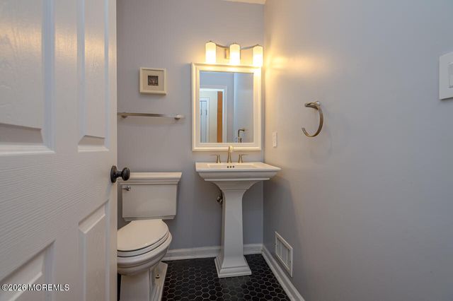 128 Heron Court, Manalapan, NJ 07726