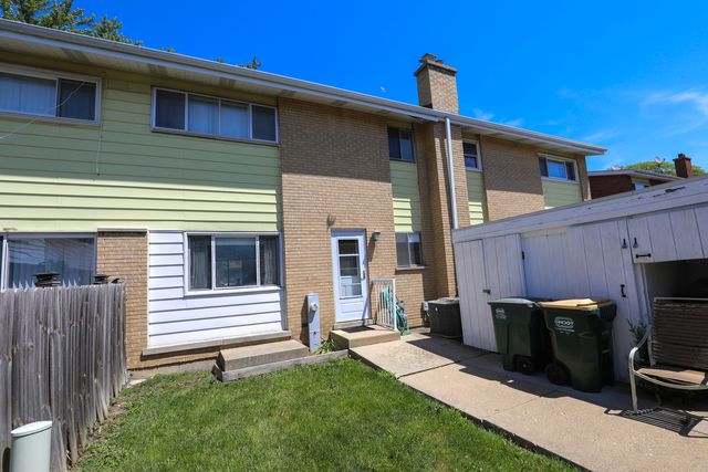 8029 W Lyons Street, Niles, IL 60714