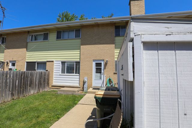 8029 W Lyons Street, Niles, IL 60714