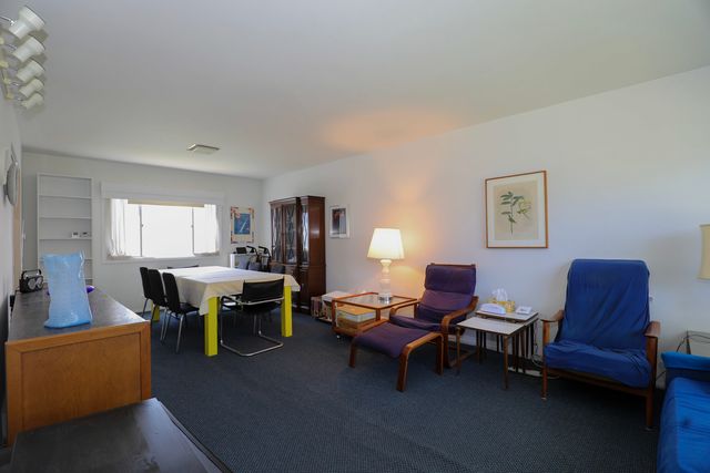 8029 W Lyons Street, Niles, IL 60714