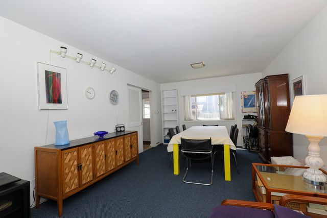 8029 W Lyons Street, Niles, IL 60714