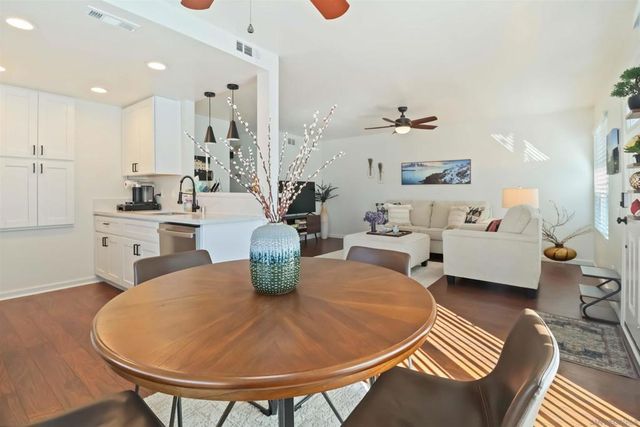 850 Cypress Point Way, Oceanside, CA 92058