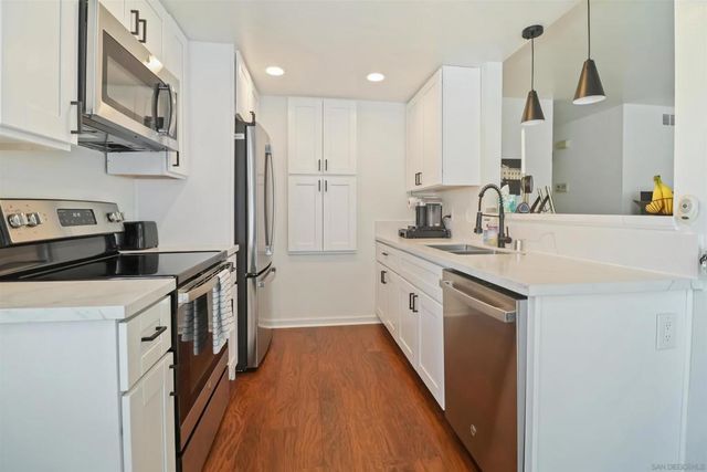 850 Cypress Point Way, Oceanside, CA 92058