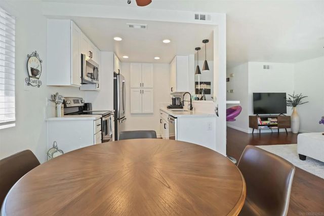 850 Cypress Point Way, Oceanside, CA 92058