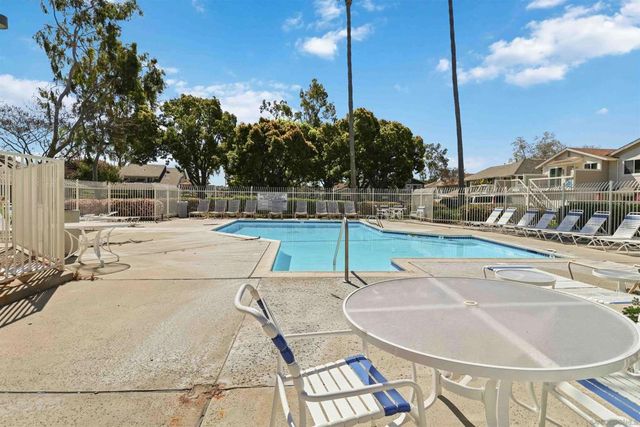 850 Cypress Point Way, Oceanside, CA 92058