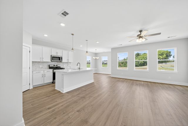 3915 Trinity Woods Rd, Columbia, TN 38401