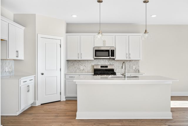 3915 Trinity Woods Rd, Columbia, TN 38401