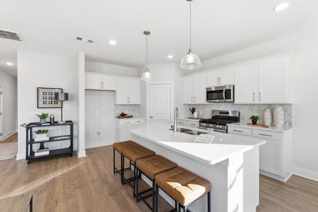 3915 Trinity Woods Rd, Columbia, TN 38401