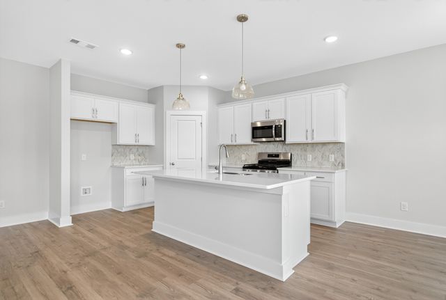 3915 Trinity Woods Rd, Columbia, TN 38401