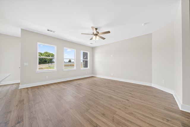 3915 Trinity Woods Rd, Columbia, TN 38401