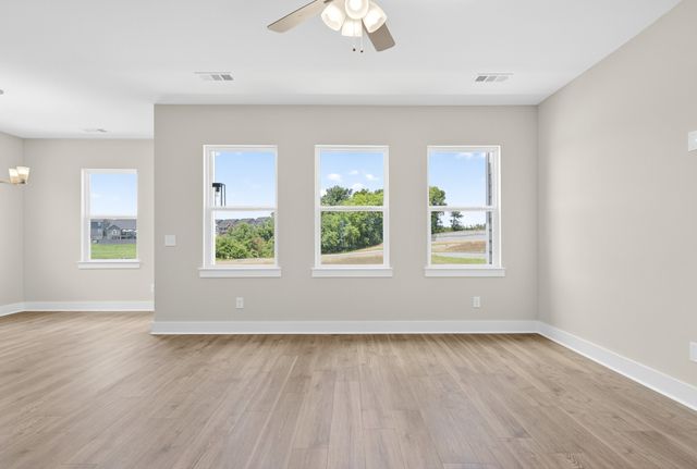 3915 Trinity Woods Rd, Columbia, TN 38401