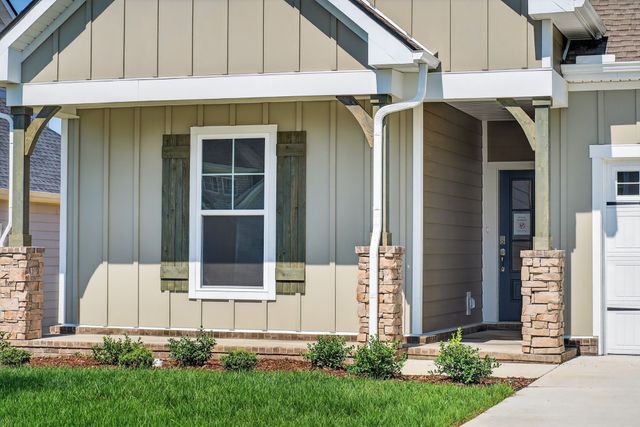 3915 Trinity Woods Rd, Columbia, TN 38401