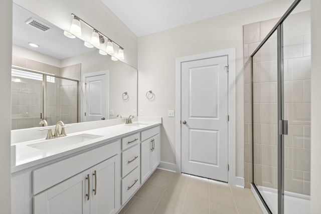 3915 Trinity Woods Rd, Columbia, TN 38401