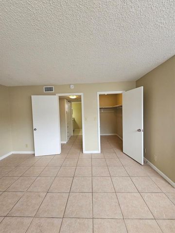 1880 N CONGRESS Avenue 209, West Palm Beach, FL 33401