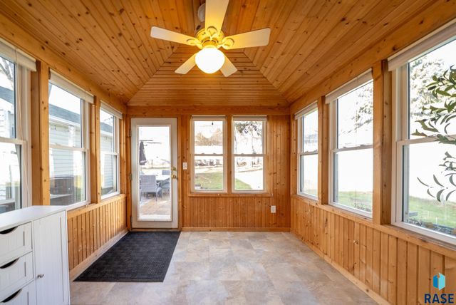 1711 S West Ave Avenue, Sioux Falls, SD 57105