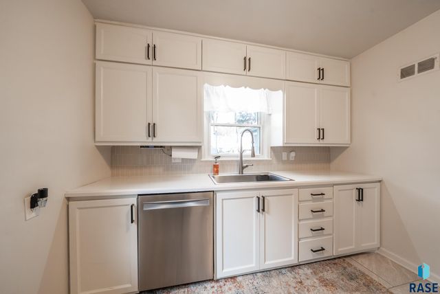 1711 S West Ave Avenue, Sioux Falls, SD 57105