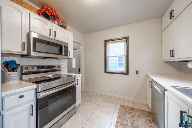 1711 S West Ave Avenue, Sioux Falls, SD 57105