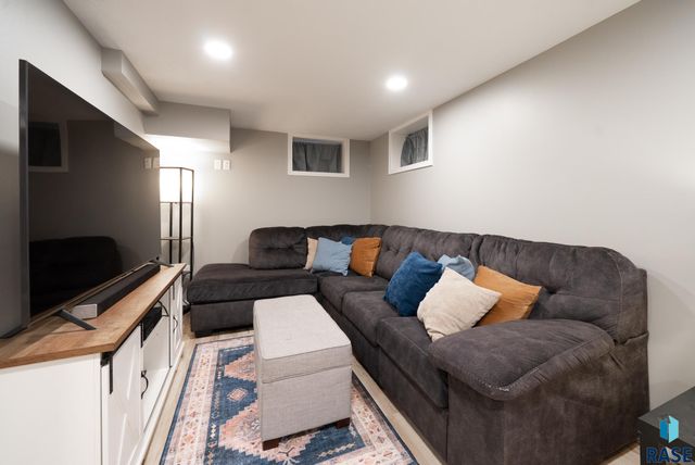 1711 S West Ave Avenue, Sioux Falls, SD 57105