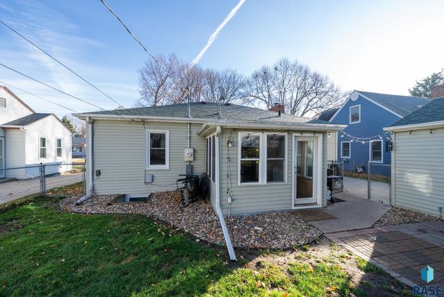 1711 S West Ave Avenue, Sioux Falls, SD 57105