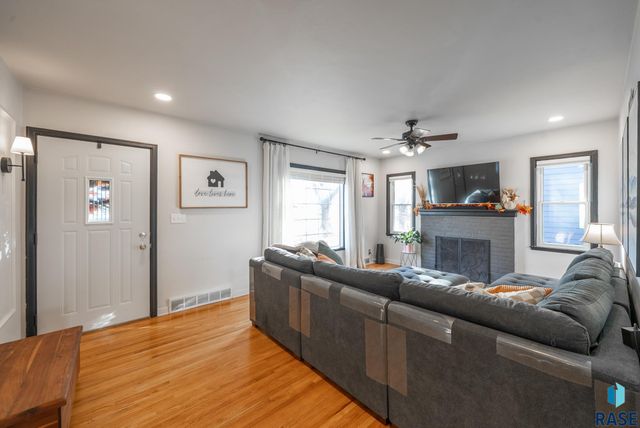 1711 S West Ave Avenue, Sioux Falls, SD 57105