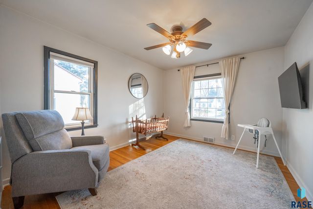 1711 S West Ave Avenue, Sioux Falls, SD 57105