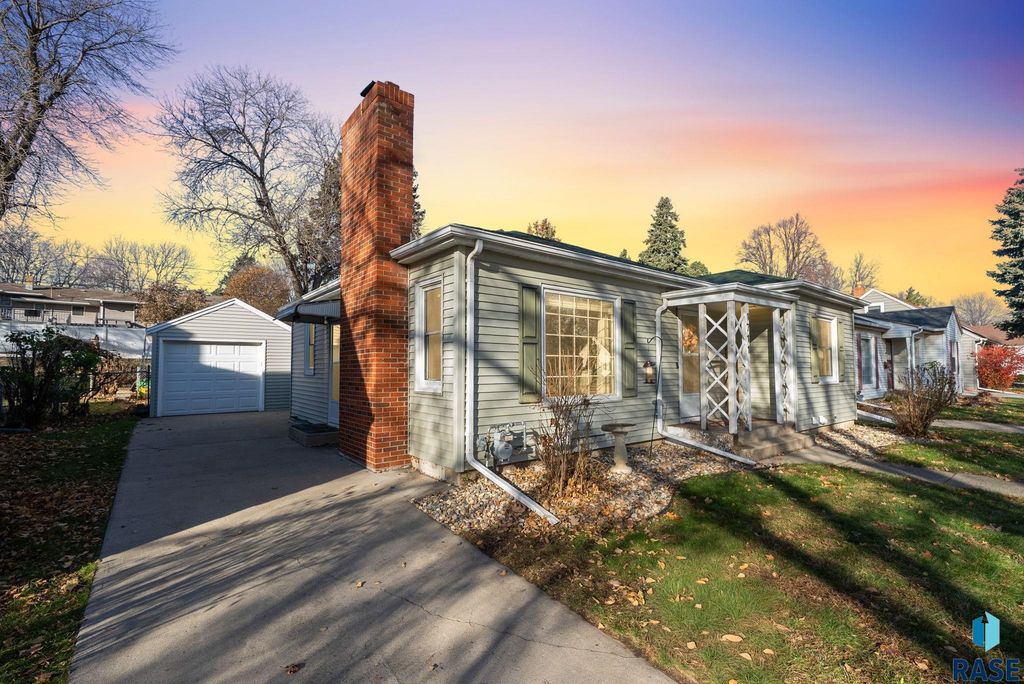 1711 S West Ave Avenue, Sioux Falls, SD 57105