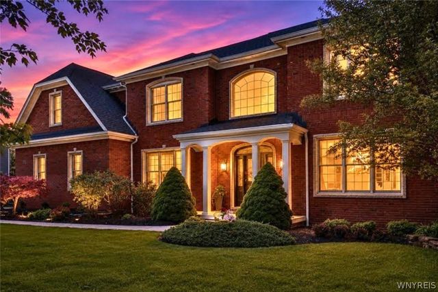 81 Hidden Oaks Court, Grand Island, NY 14072