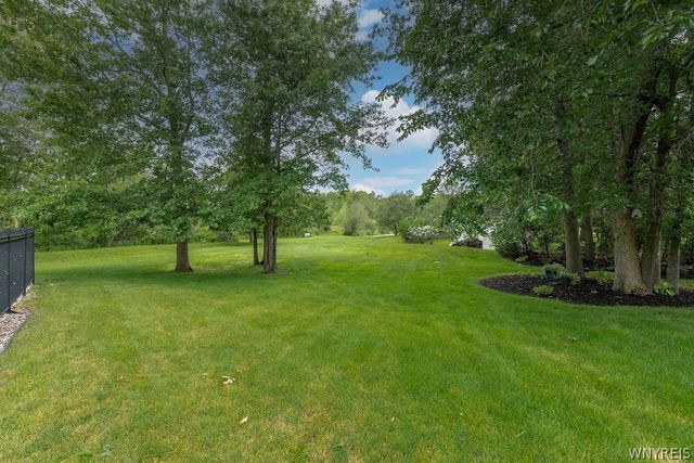 81 Hidden Oaks Court, Grand Island, NY 14072
