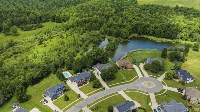 81 Hidden Oaks Court, Grand Island, NY 14072