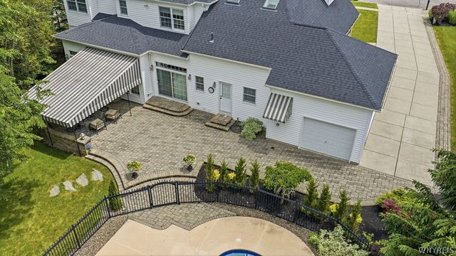 81 Hidden Oaks Court, Grand Island, NY 14072