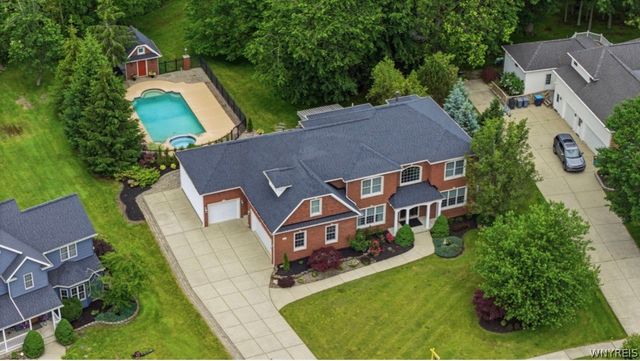 81 Hidden Oaks Court, Grand Island, NY 14072