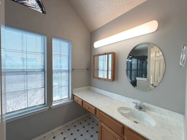 400 Santa Fe Trail 24, Irving, TX 75063