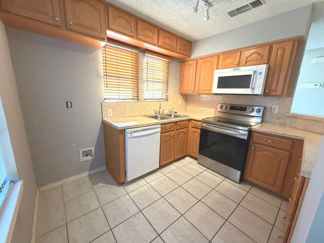 400 Santa Fe Trail 24, Irving, TX 75063