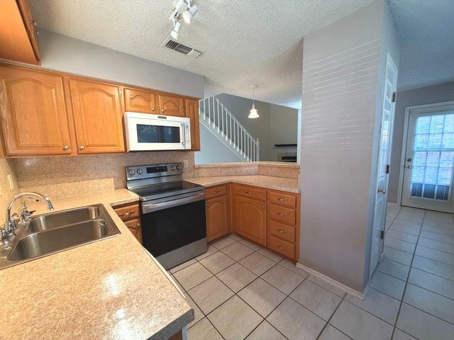 400 Santa Fe Trail 24, Irving, TX 75063