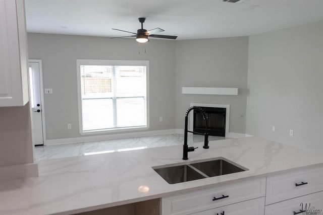 6291 Pelican Crossing Dr, Gonzales, LA 70737