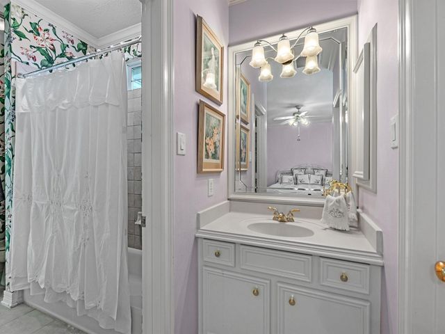 15 Golf Links Court, Houston, TX 77339