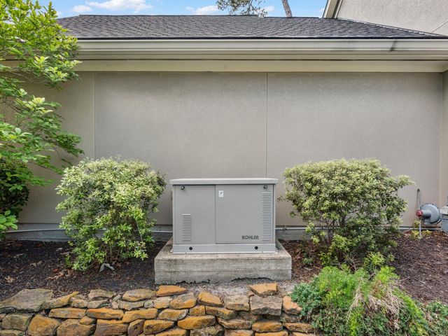 15 Golf Links Court, Houston, TX 77339