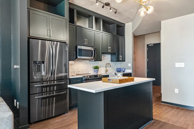600 12th Ave S Apt 902, Nashville, TN 37203