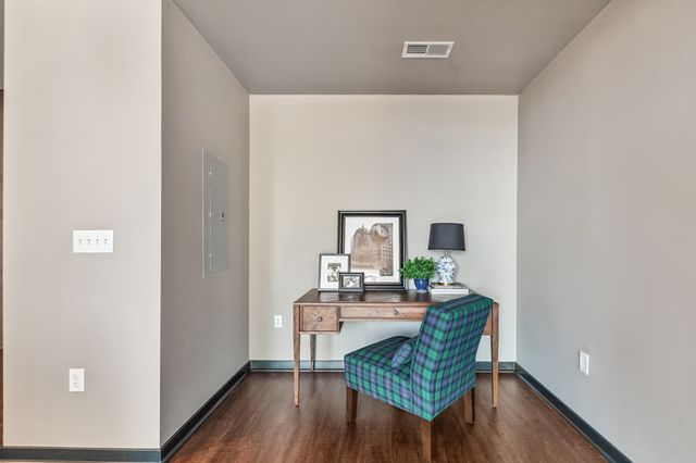 600 12th Ave S Apt 902, Nashville, TN 37203