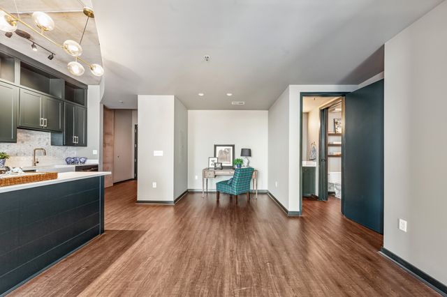 600 12th Ave S Apt 902, Nashville, TN 37203