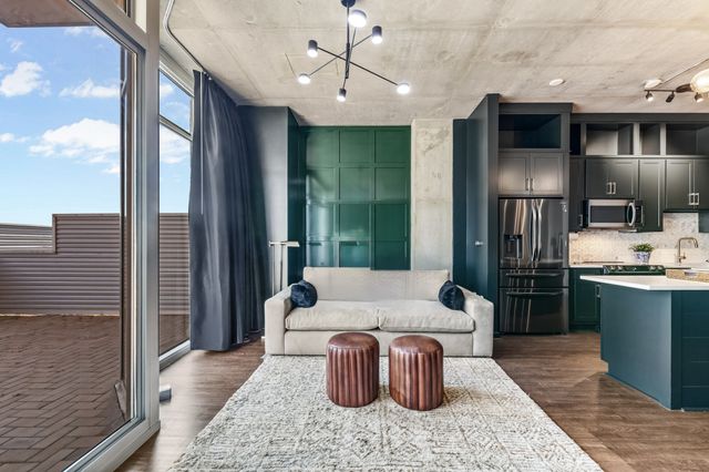 600 12th Ave S Apt 902, Nashville, TN 37203