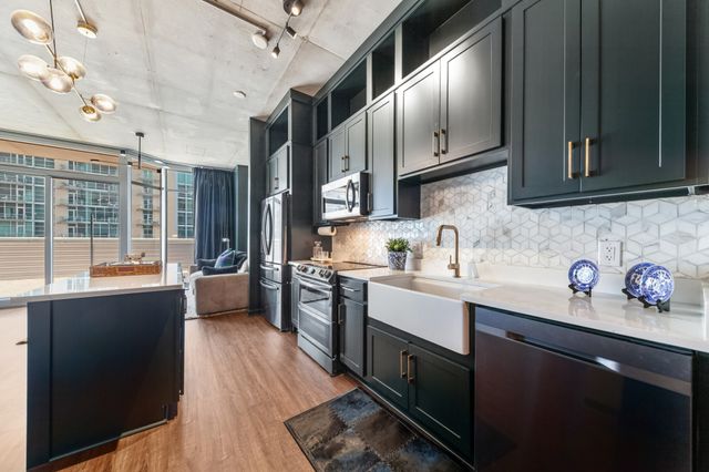 600 12th Ave S Apt 902, Nashville, TN 37203